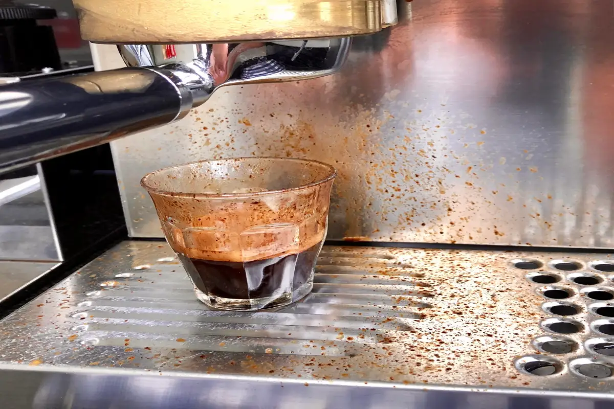 علت پاشیدن قهوه از دستگاه